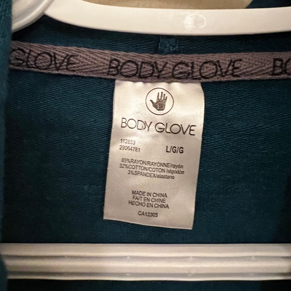 Body glove cropped hoody with peekaboo front. - Picture 3 of 3